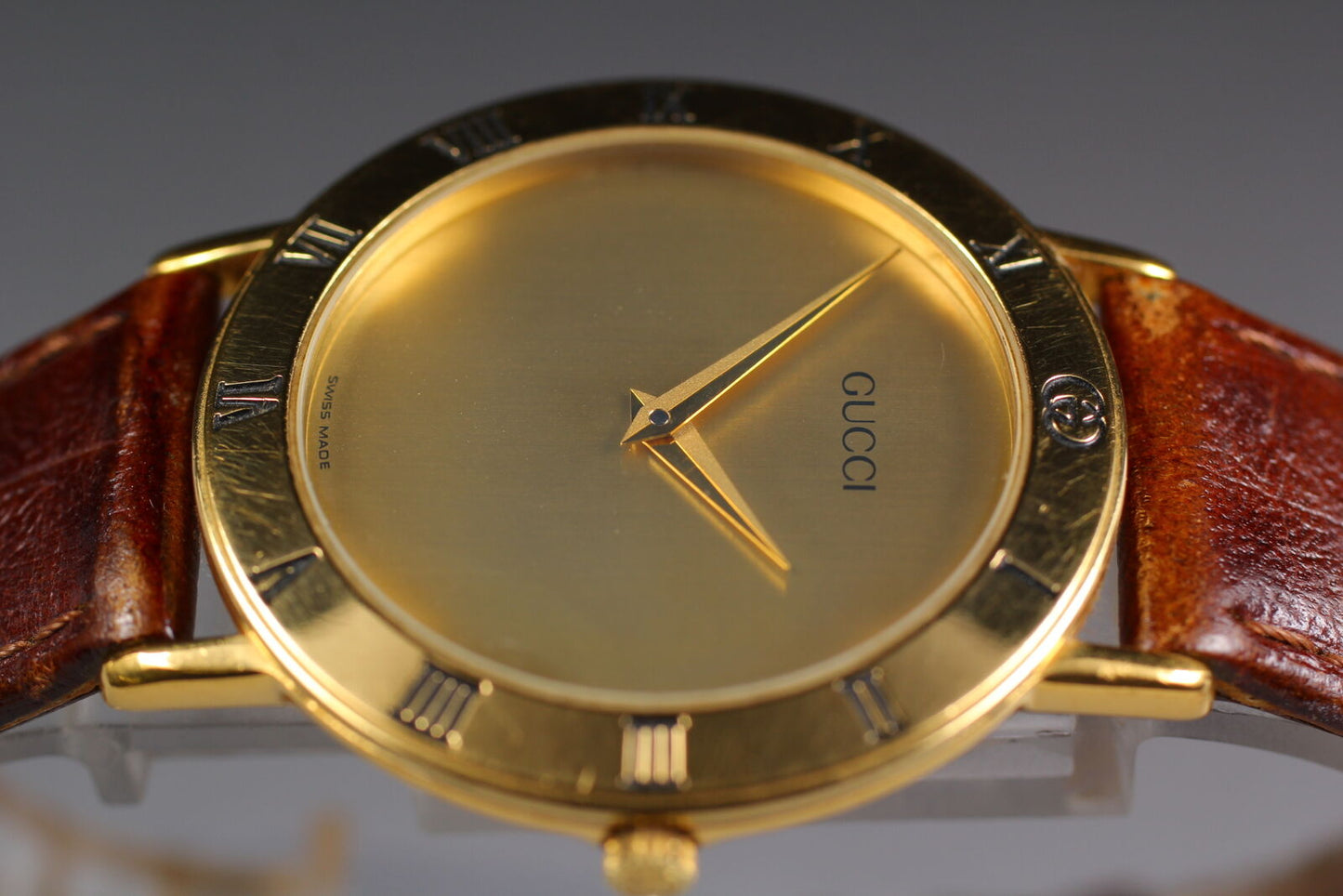 Vintage [Near MINT] GUCCI 3000.2.M GOLD Dial Quartz Men's Watch From JAPAN