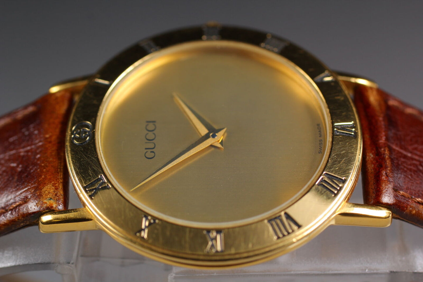 Vintage [Near MINT] GUCCI 3000.2.M GOLD Dial Quartz Men's Watch From JAPAN