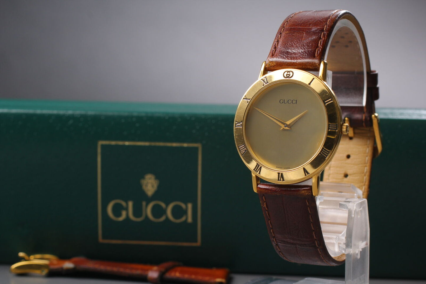 Vintage [Near MINT] GUCCI 3000.2.M GOLD Dial Quartz Men's Watch From JAPAN