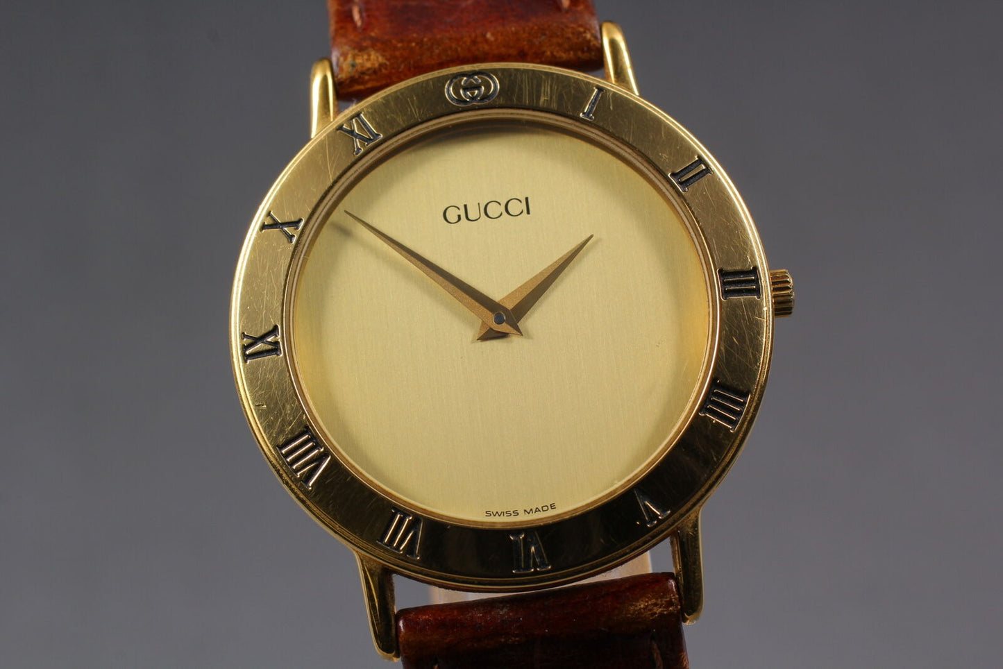 Vintage [Near MINT] GUCCI 3000.2.M GOLD Dial Quartz Men's Watch From JAPAN