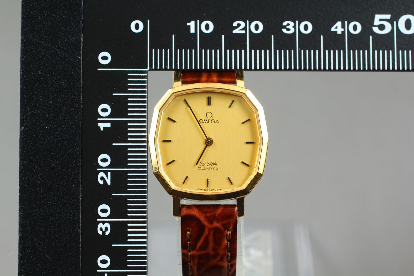 Vintage [Near MINT] OMEGA De Ville 1635 Quartz Gold Women's Watch From JAPAN