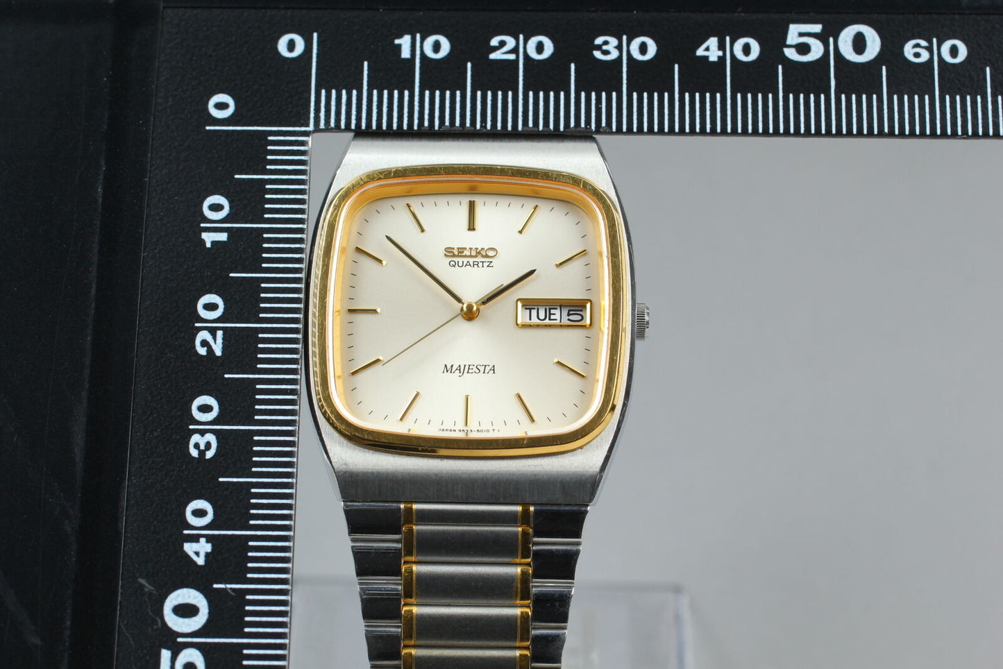 [Near MINT] Seiko Majesta 9533-501B Silver Square Quartz Men's Watch From JAPAN