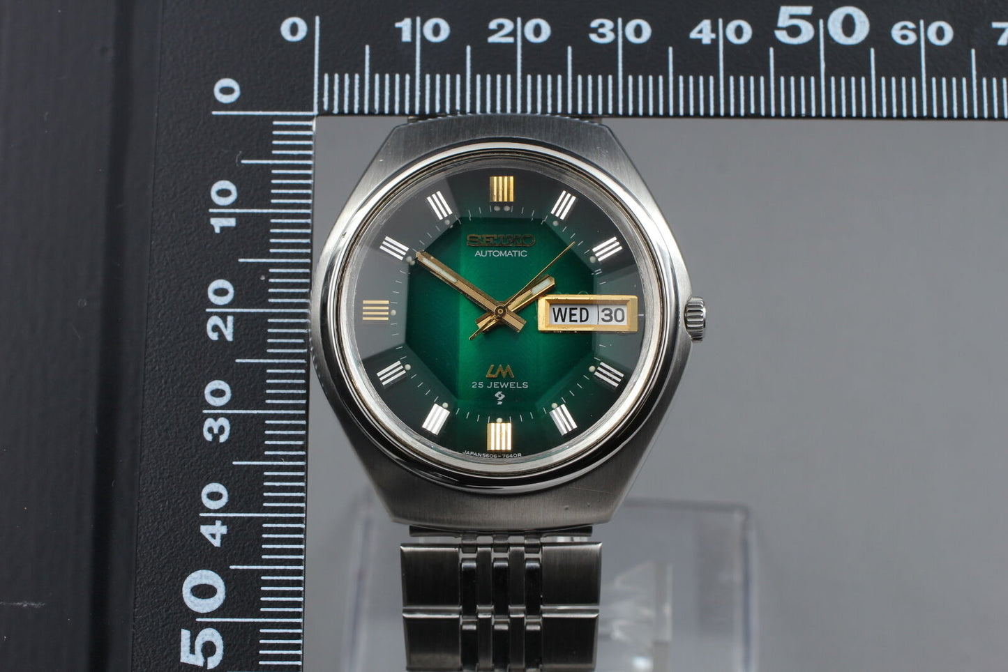 ⏯ New glass [N MINT] Seiko LORD MATIC 5606-7300 AT Green 9-Sided Cut Glass JAPAN